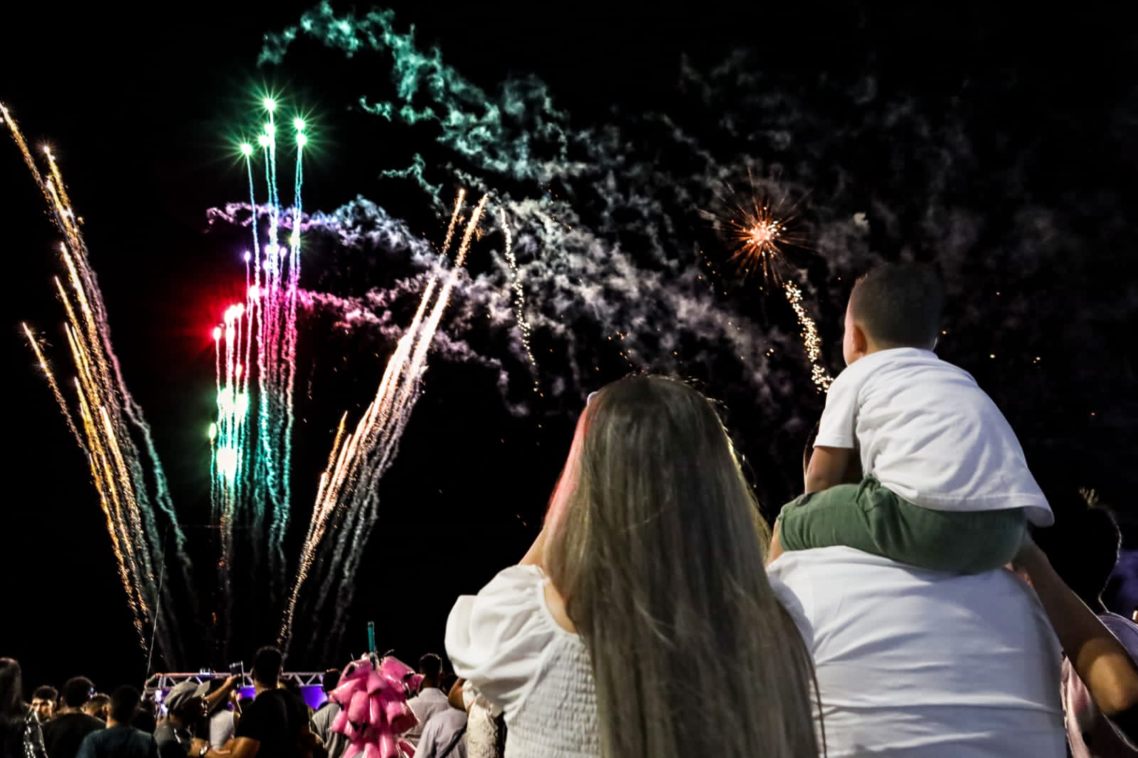 Petrolina recebe 2023 com muita festa e show de luzes