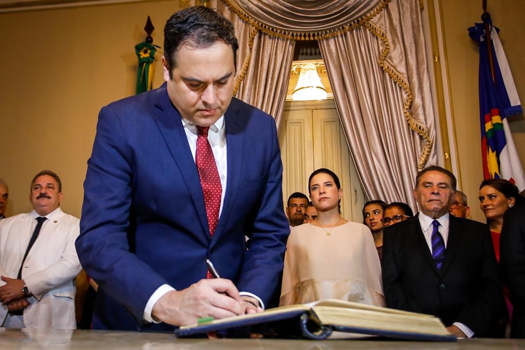 Cenário Político: Paulo Câmara dá exemplo de diplomacia  