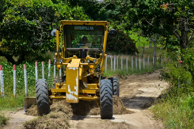 Prefeitura recupera estradas da zona rural de Caruaru