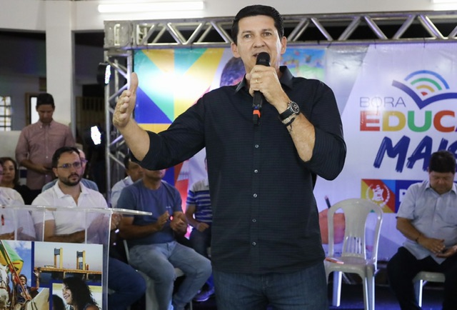 Simão entrega ampliação e climatização da Escola Ariano Suassuna