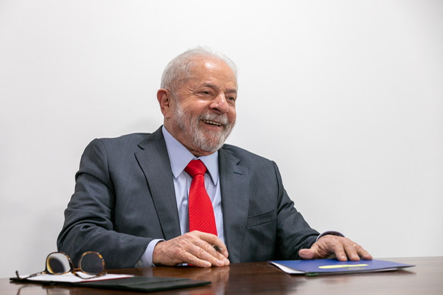 Lula realiza primeira viagem internacional de governo
