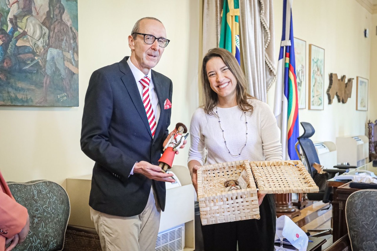 Raquel Lyra recebe embaixador da Áustria no Brasil