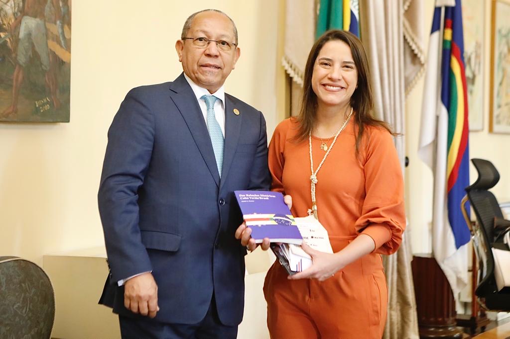 Raquel Lyra recebe embaixador de Cabo Verde no Brasil