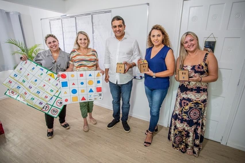 Fernando Rodolfo conhece projeto de robótica em Balneário Camboriú