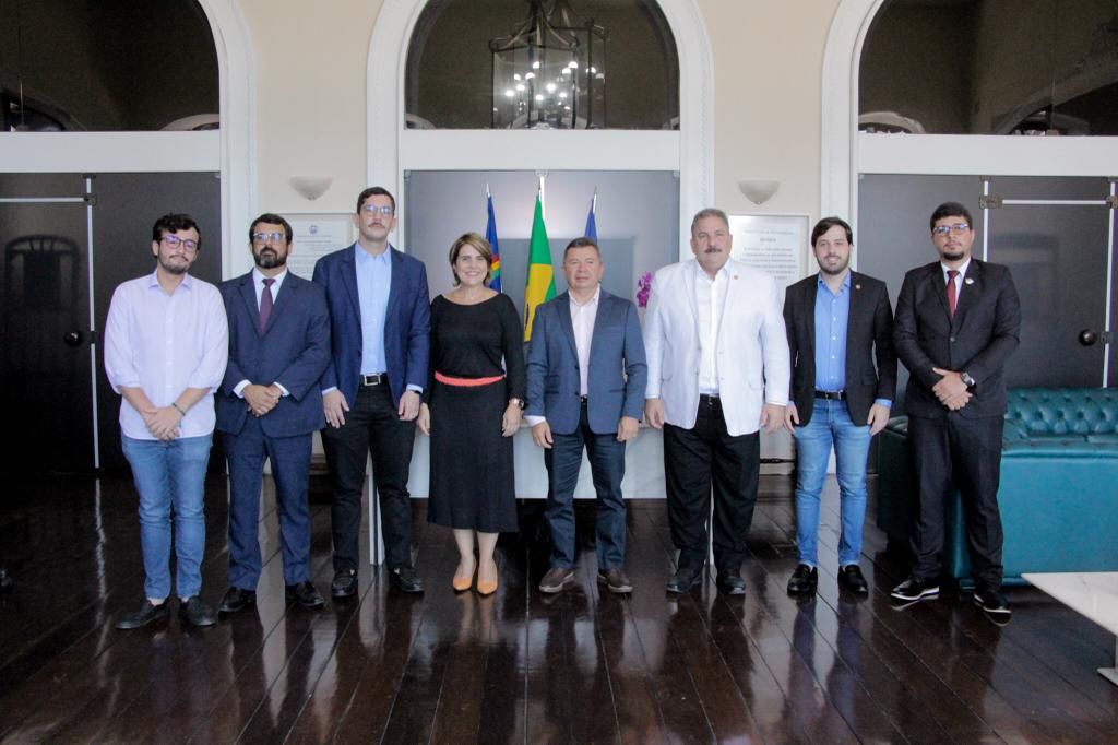 Ao lado do prefeito de São João, Eriberto procura Polícia Civil para avançar na apuração da chacina