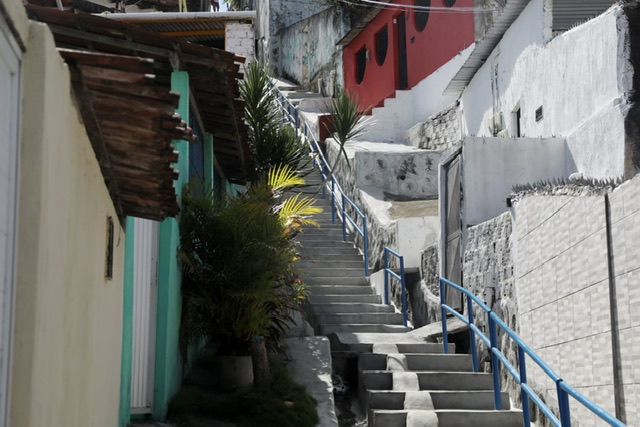 Prefeitura do Recife entrega escadarias requalificadas em Dois Unidos