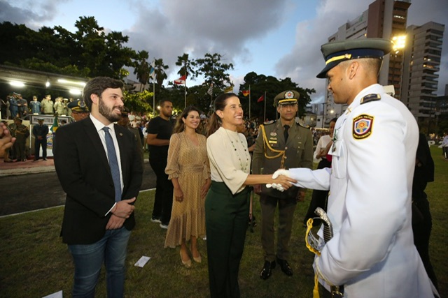 Aglailson Victor prestigia formatura de oficiais da PMPE e CBMPE
