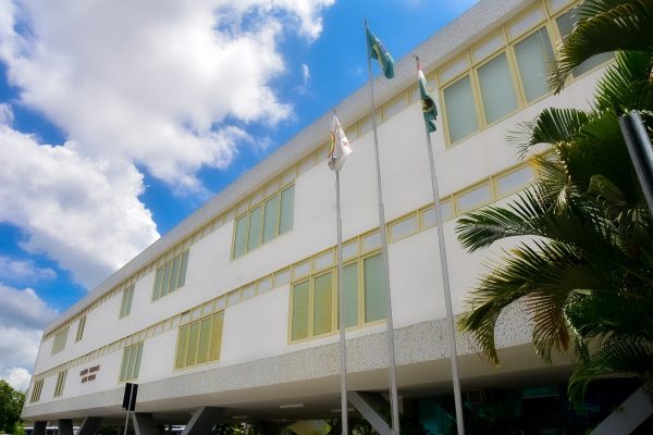 Decreto de Raquel afeta secretarias de Saúde e Educação de Caruaru