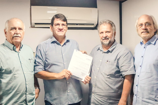 Alcides comemora novo decreto que facilita pagamento do IPVA de veículos usados