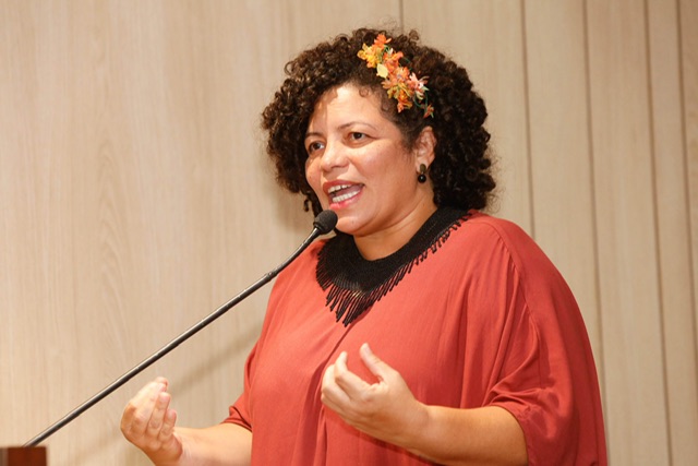 Dani Portela é a nova líder da oposição na Alepe