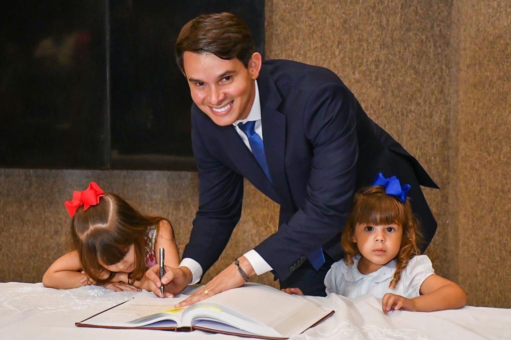 João de Nadegi toma posse e assume compromissos com Pernambuco