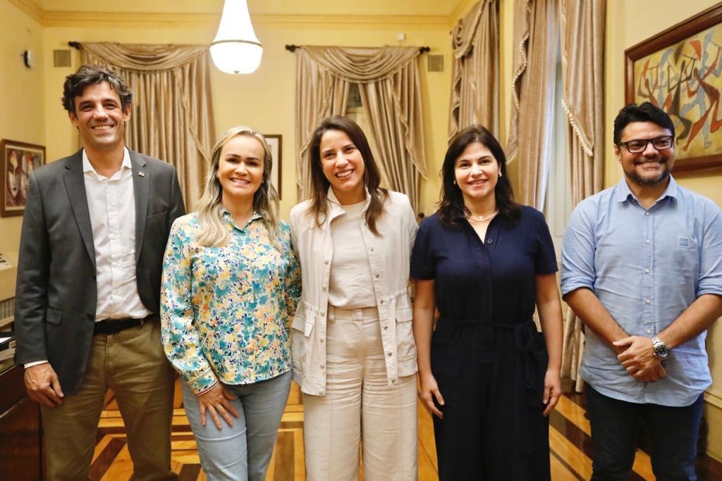 Raquel Lyra recebe ministra do Turismo no Palácio 