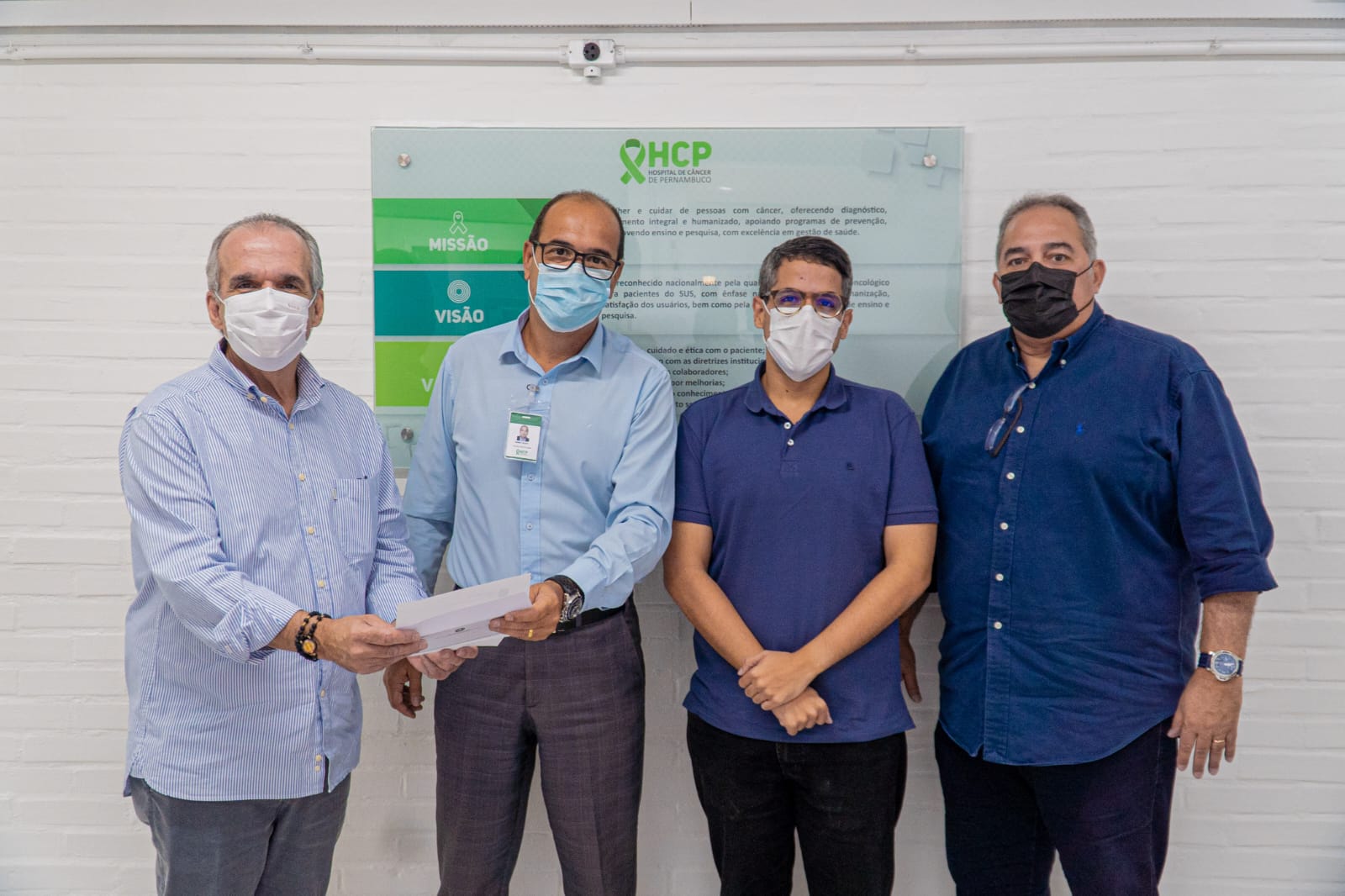 Dueire e Jarbas Filho formalizam ajuda ao Hospital do Câncer