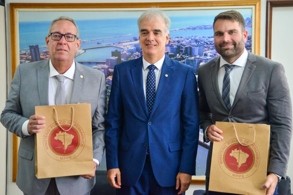 Assembleia Legislativa estreita relação com TJPE e MPPE