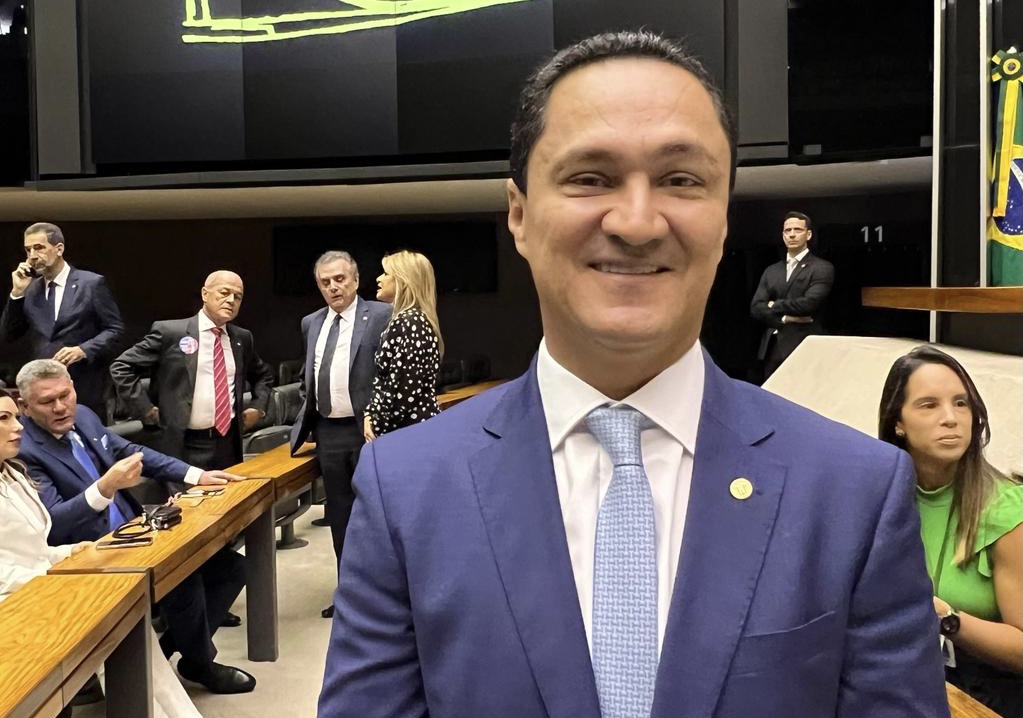 André Ferreira toma posse como o deputado mais votado do Nordeste 