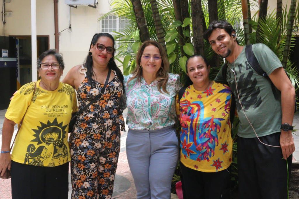 Ana Lúcia solicita apoio para o Balé Popular do Recife