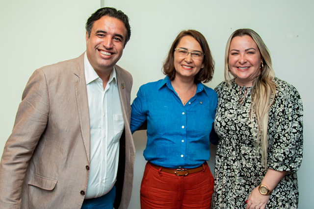 Bruno Lambreta reforça aliança com Débora Almeida