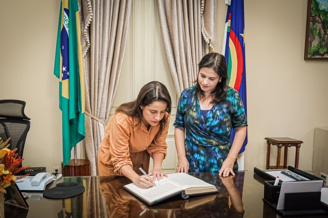 Raquel passa comando do Estado para Priscila Krause
