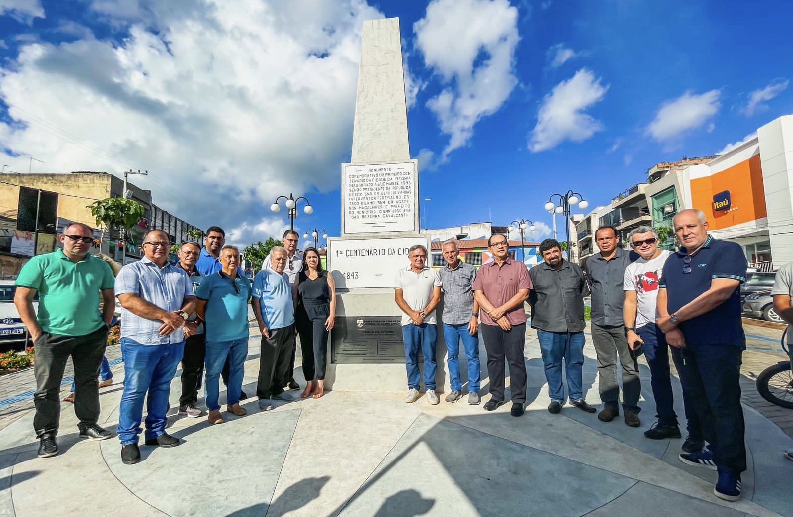 Paulo Roberto inaugura Praça da Vitória oficialmente 