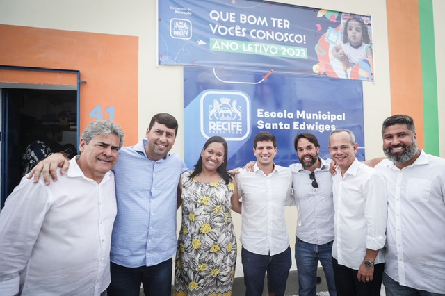 João Campos entrega mais uma escola totalmente requalificada