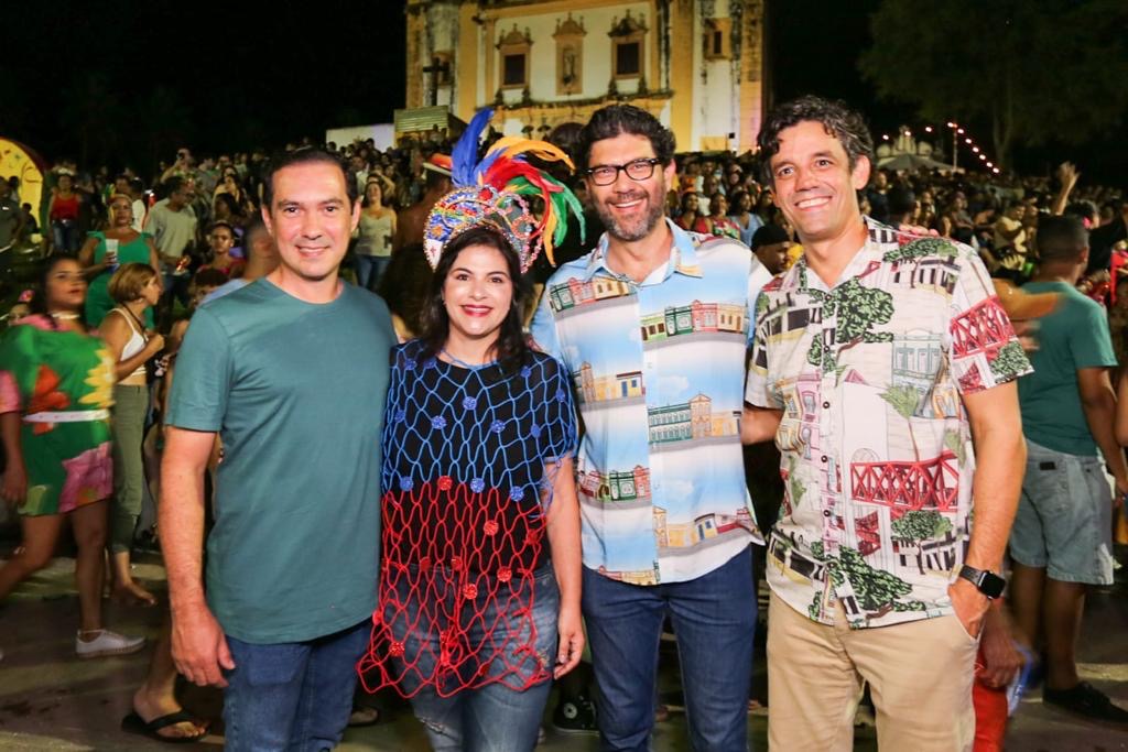 Priscila Krause participa da abertura do Carnaval de Olinda
