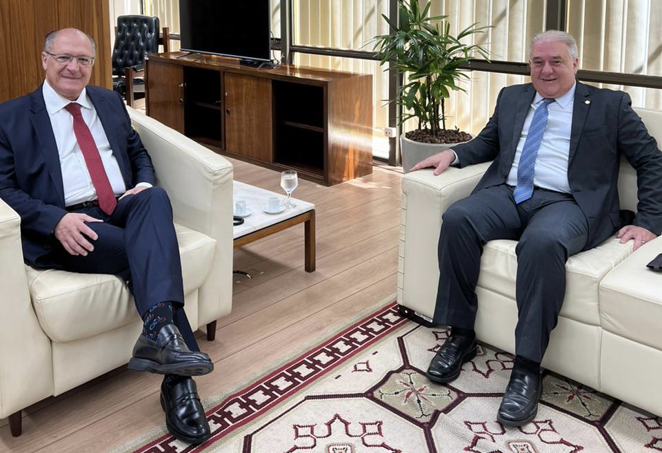 Augusto Coutinho se reúne com Alckmin para tratar da Transnordestina e Escola de Sargentos