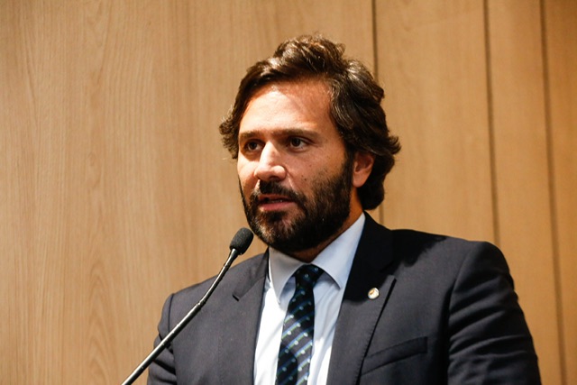 Novaes pede conclusão do recapeamento das estradas