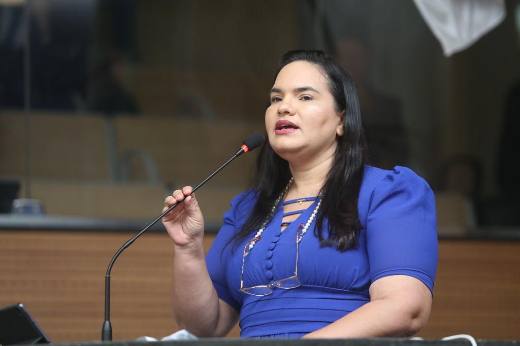 Michele Collins passa a liderar bancada do PP e partido deixa a base de João Campos