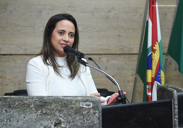 Vereadora solicita implantação de delegacia de repressão a crimes cibernéticos em Caruaru
