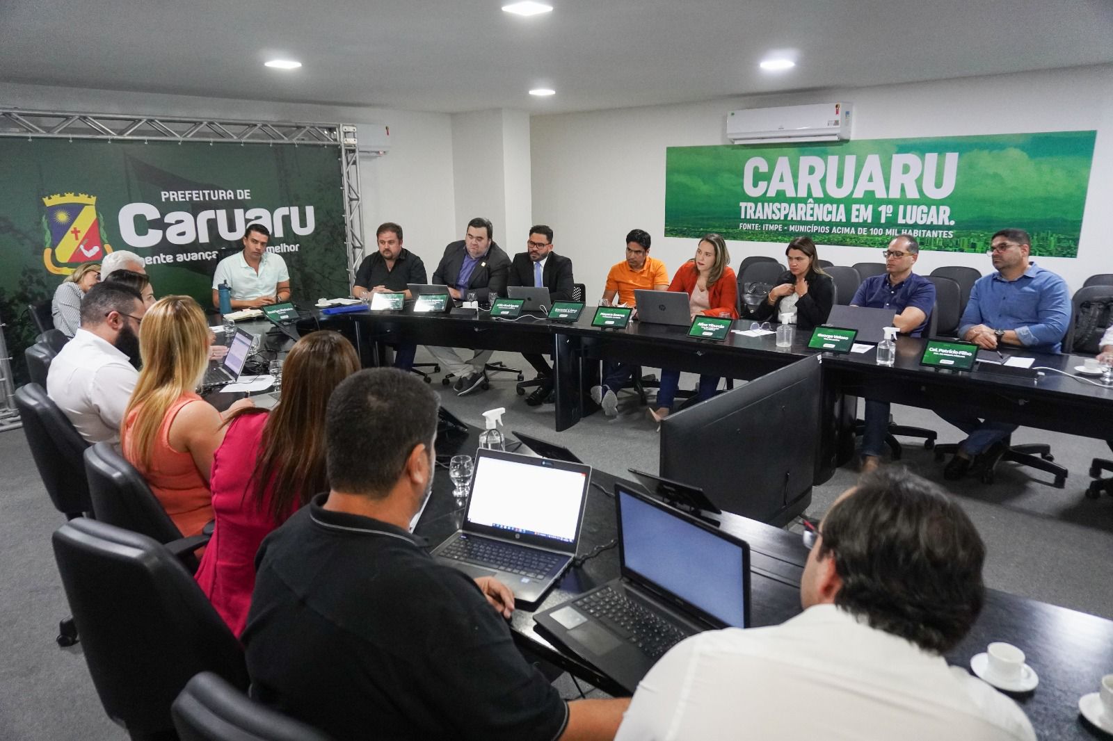 Rodrigo Pinheiro reúne secretários para acompanhar ações