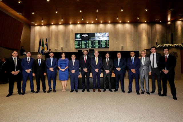 Álvaro Porto assume presidência pregando unidade