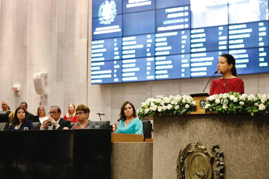 Raquel destaca união entre poderes para combater desigualdades