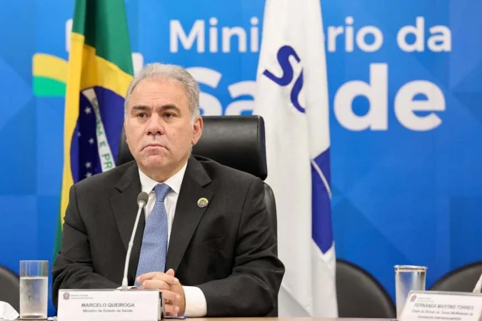 Dois ex-ministros de Bolsonaro vão ter salário de R$ 39,3 mil por 6 meses