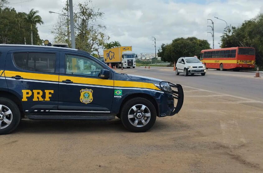 Três ônibus escolares da Prefeitura de Garanhuns são apreendidos pela PRF; um dos veículos tinha 94 crianças