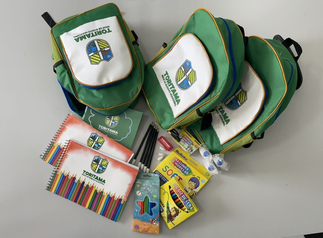 Toritama entrega 8 mil kits escolares para alunos do município