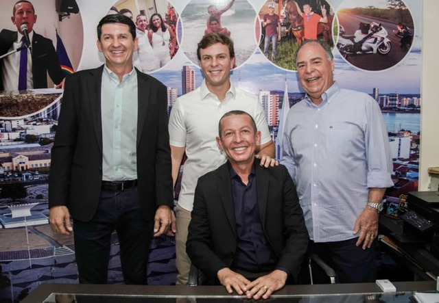 Simão, FBC e Miguel realizam visita à Câmara de Petrolina