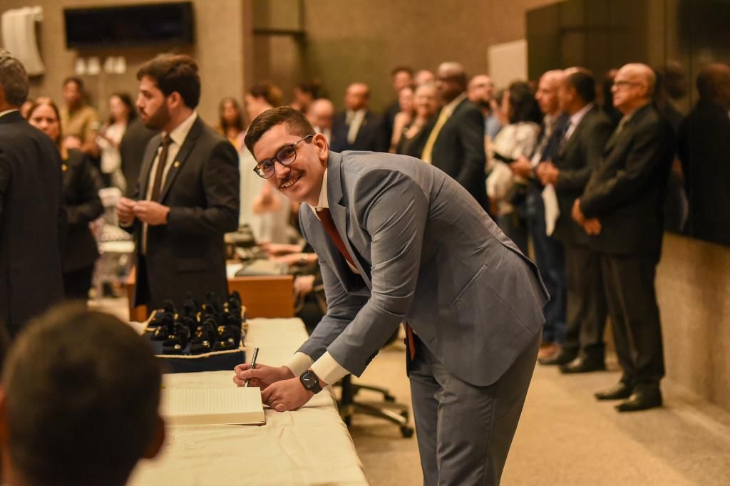 Eriberto Filho toma posse como deputado estadual