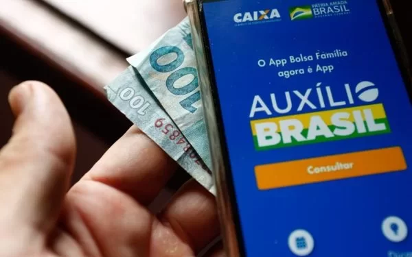 Caixa suspende definitivamente consignados do Auxílio Brasil/Bolsa Família