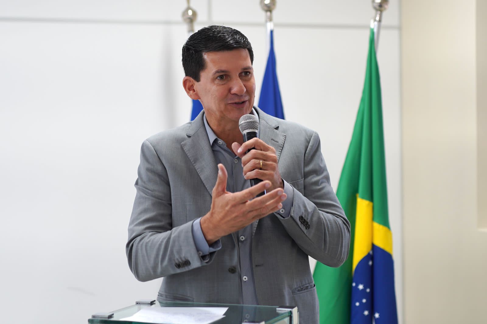 Simão comemora abertura da Delegacia da Mulher 24h 