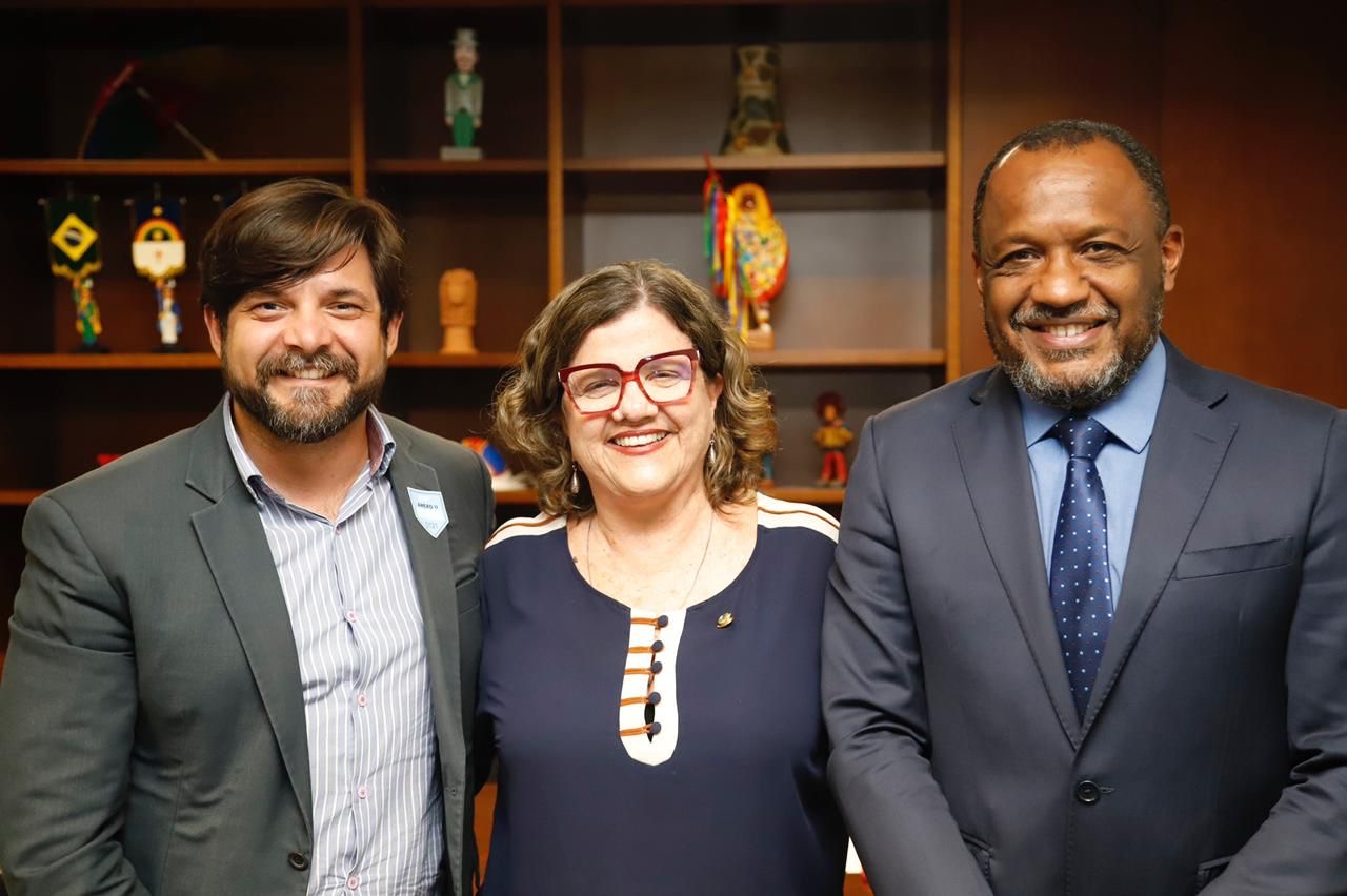 Secretários do Recife se reúnem com senadora no intuito de destravar recursos para habitação popular