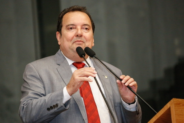 Ex-deputado Rogério Leão assume função na Alepe