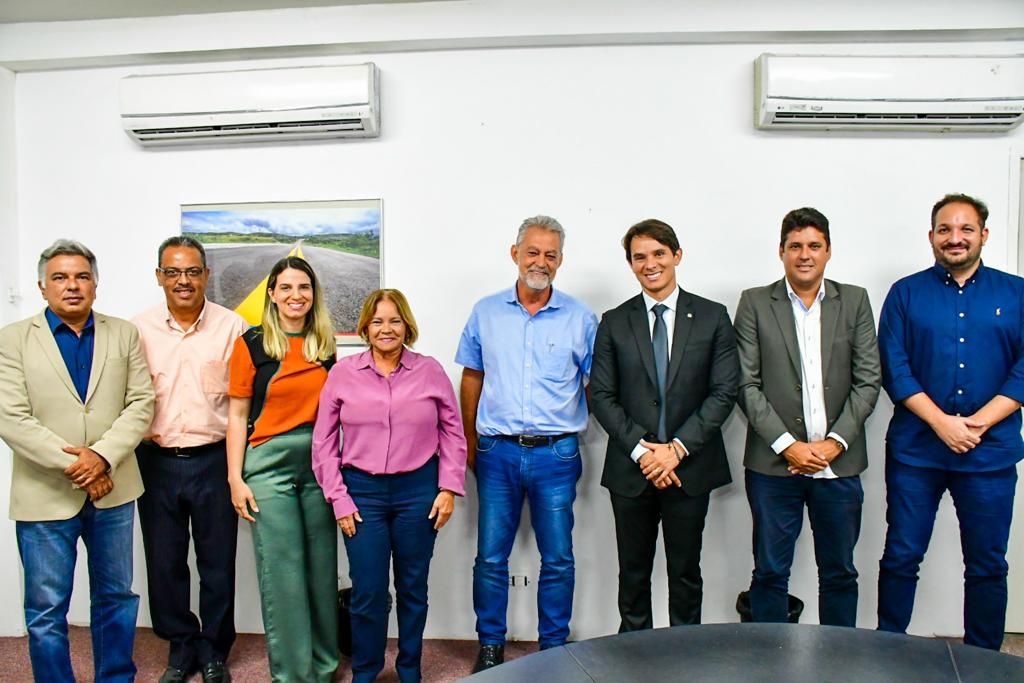 Nadegi e João lutam por requalificação da Estrada de Aldeia e da PE-05