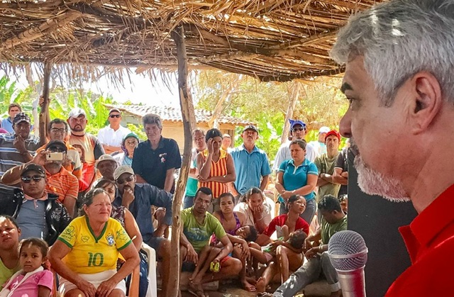 Humberto entrega equipamentos e conversa com lideranças no Sertão
