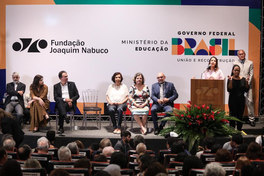 Raquel prestigia posse da nova presidente da Fundaj