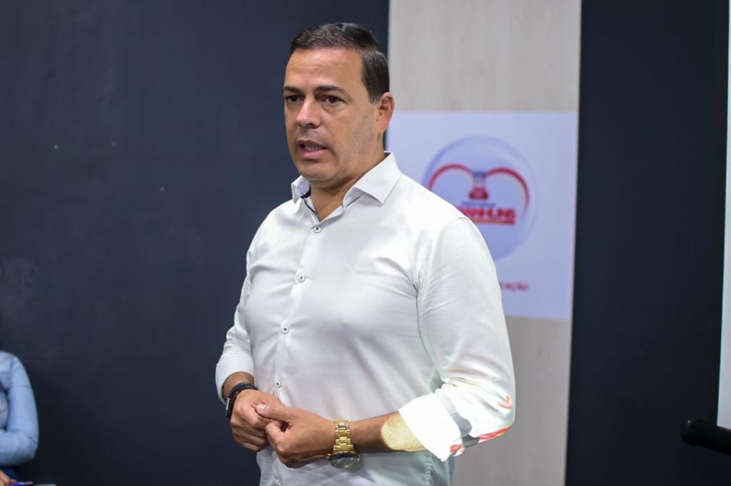 MPPE aciona Justiça contra gestão de Sivaldo, por irregularidades em ônibus escolares