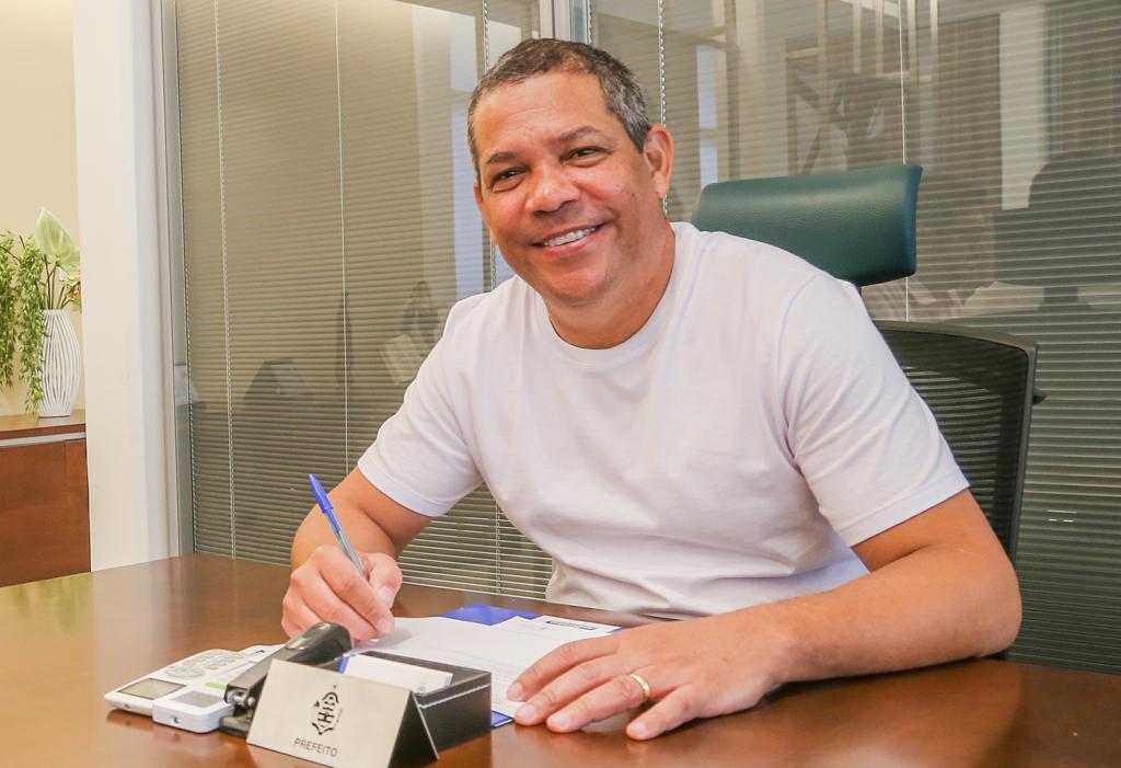 No Cabo, Keko antecipa salário de março para os servidores