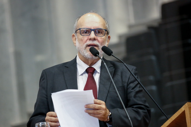 Waldemar Borges vence Renato Antunes em disputa na Alepe