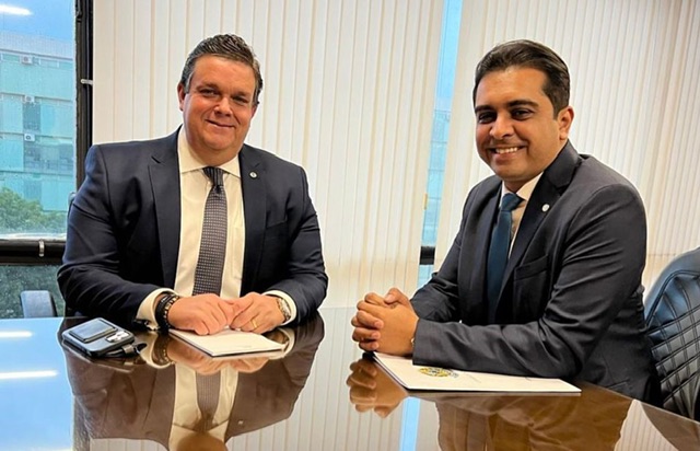 Fernando Rodolfo e Wolney Queiroz selam a paz