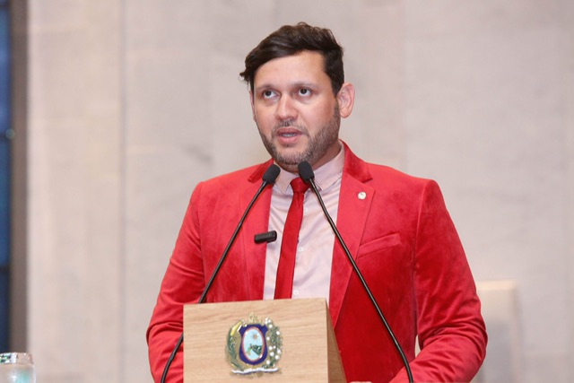 Gilmar Júnior faz primeiro discurso na tribuna da Alepe