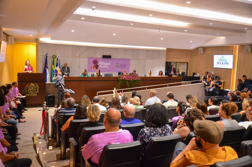 Álvaro Porto abre Alepe Mulher destacando serviços de saúde preventiva